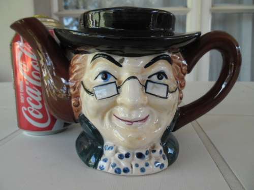 stunning old lady tea pot