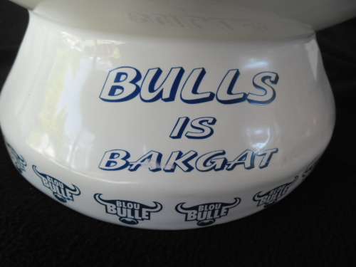 Large Bulls is Bakgat porcelaine Rugby boll add