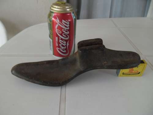 Solid no. 5 cast iron last shoe very heavy