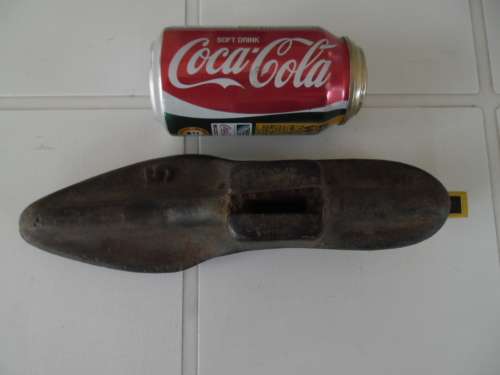 Solid no. 5 cast iron last shoe very heavy