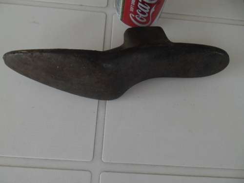 Solid no. 5 cast iron last shoe very heavy