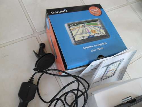 Garmin nuvi 205W GPS with charger and bracket with box working add to your order Postnet post R100