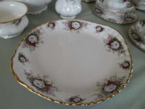 22 peace Royal Albert Celebration including teapot tea set