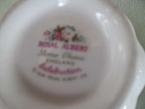 22 peace Royal Albert Celebration including teapot tea set