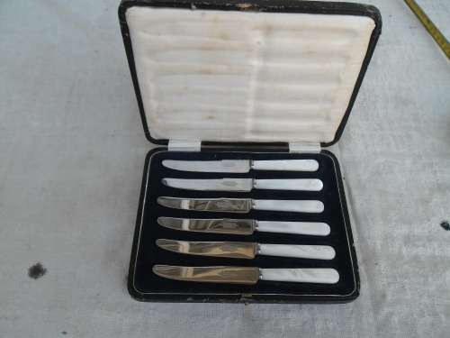 Vintage rare mother of pear handles Shefield E-Leclere non stain steel knifes with box