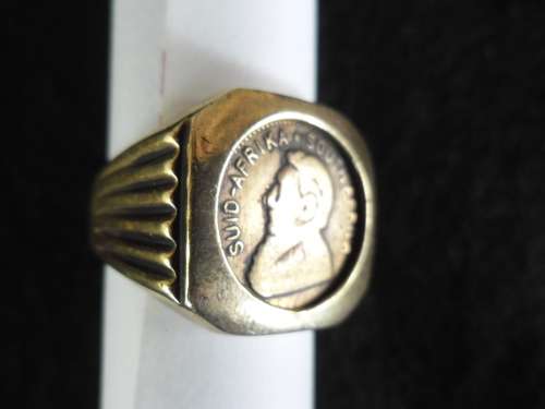 Stunning used 1/10 Paul Kruger coin in heavy ring stamped 18ct NOT GOLD weighs 9.32 grams