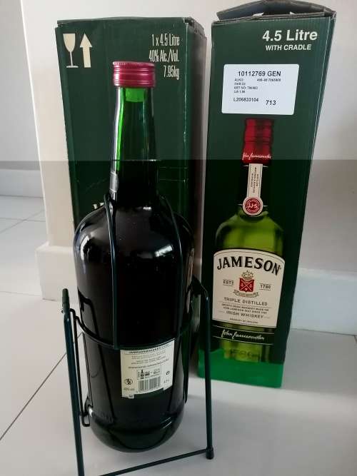 4.5liter JAMESON Irish Whiskey in Cradle