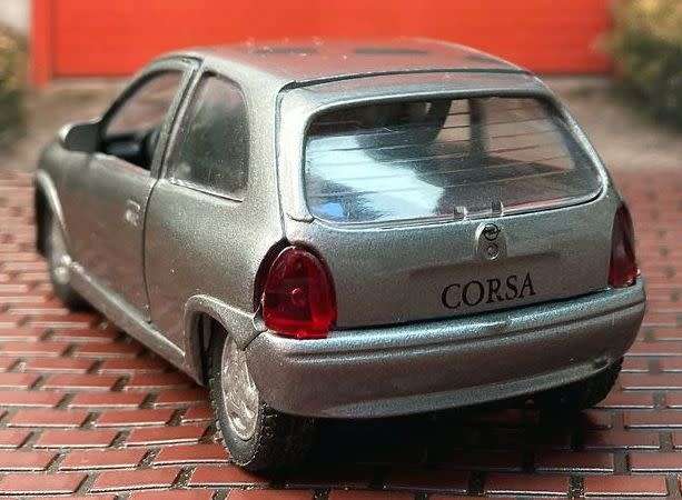 Opel Corsa Gama Silver Boxed 1-43