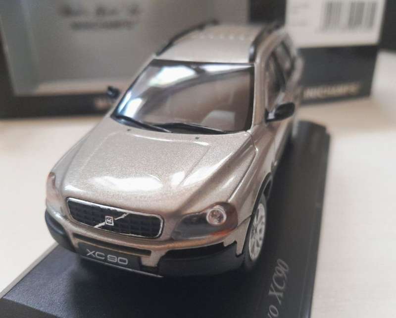 Volvo XC90 2003 Minichamps 1.43 400171370 Gold Metallic Boxed