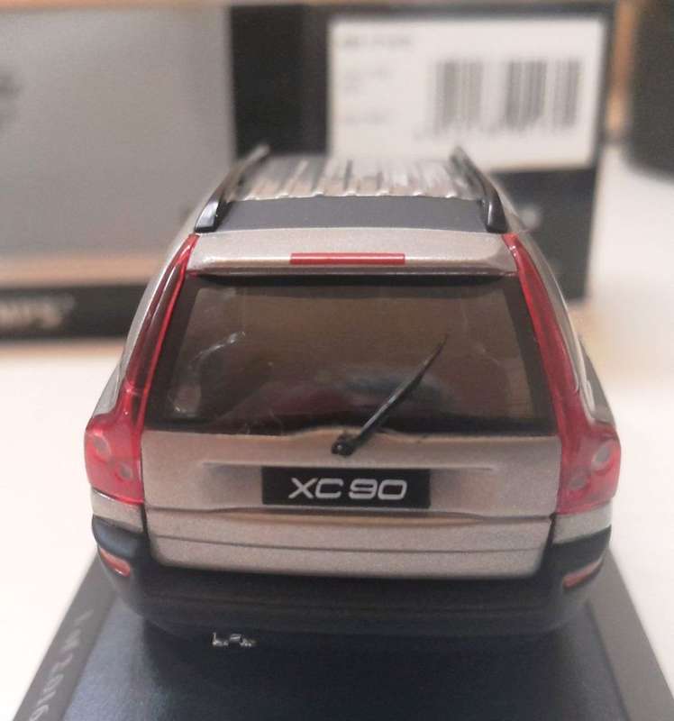 Volvo XC90 2003 Minichamps 1.43 400171370 Gold Metallic Boxed