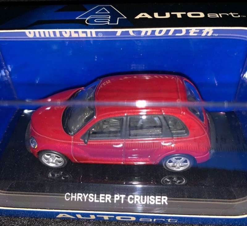 Chrysler PT Cruiser AutoArt Red 1-43 Boxed