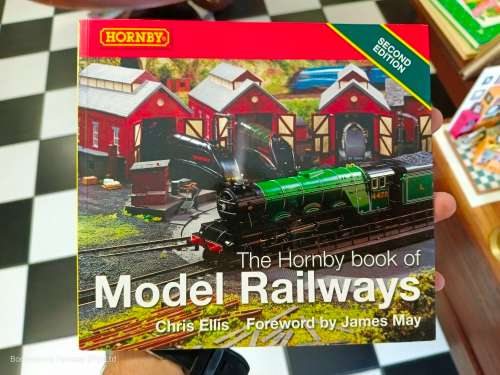 Hornby Book of Model Railways by Chris Ellis