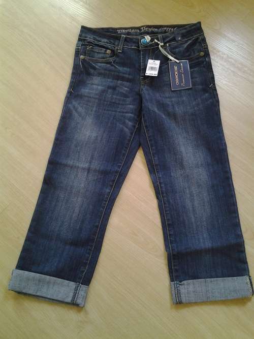 Brand New blue "Cherokee" premium Denim cropped jeans (size 6)
