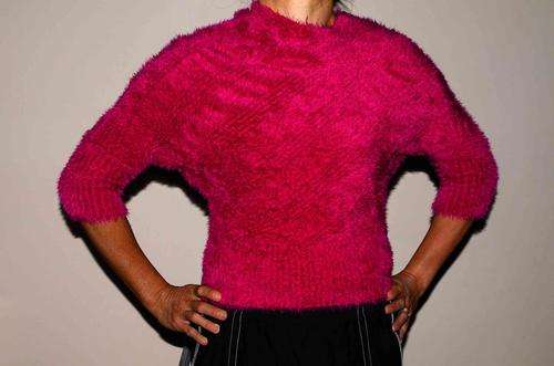 *** STUNNING!! *****  Fluffy soft Batwing jersy top (Size S or M)