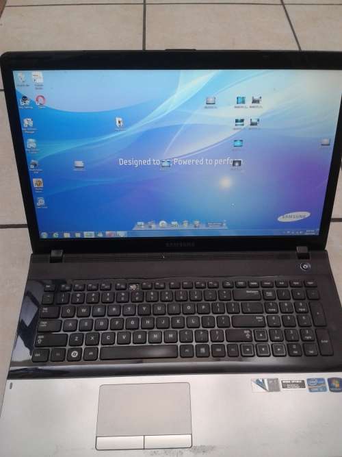Samsung Series 3 17.3" Notebook Computer (NP300E7A) Core i3 2.53 ghzs cpu,4g ram ,1TB , windows 7