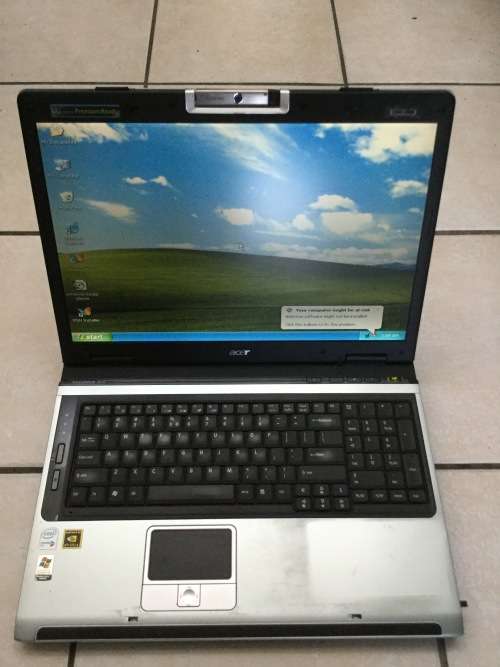 Acer TravelMate 5610 - 17' - Centrino  Duo T2500 - 1 GB RAM - 120 GB HDD'