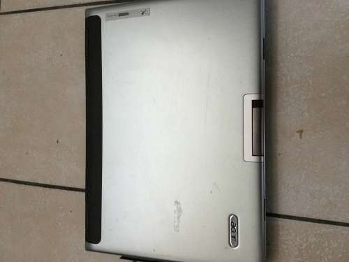 Acer TravelMate 5610 - 17' - Centrino  Duo T2500 - 1 GB RAM - 120 GB HDD'