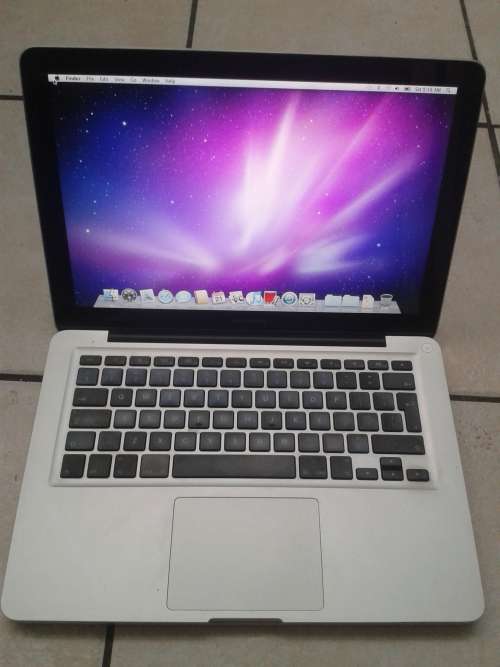 Apple MacBook "Core 2 Duo" 2.0ghzs cpu,4g memory , 120g HDD MAC OS X 10.6
