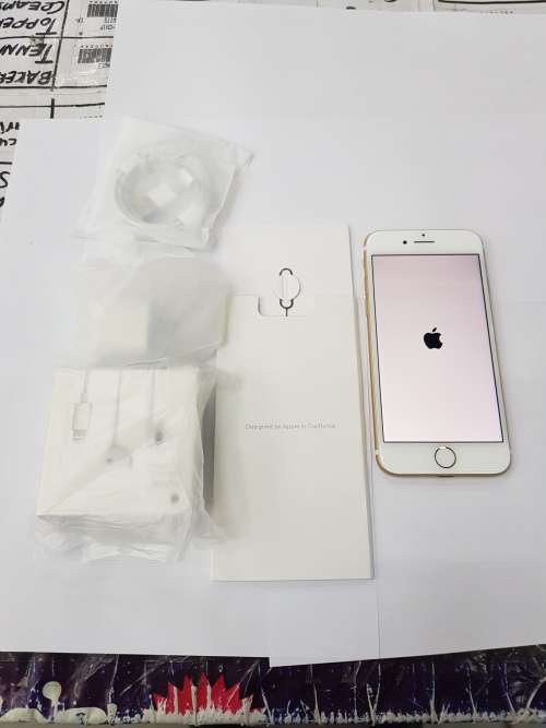 Apple Iphone 7 (128gig)  Gold like new