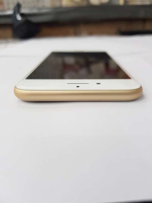 Apple Iphone 7 (128gig)  Gold like new