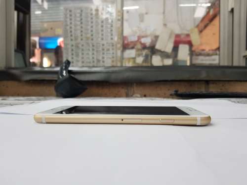Apple Iphone 7 (128gig)  Gold like new