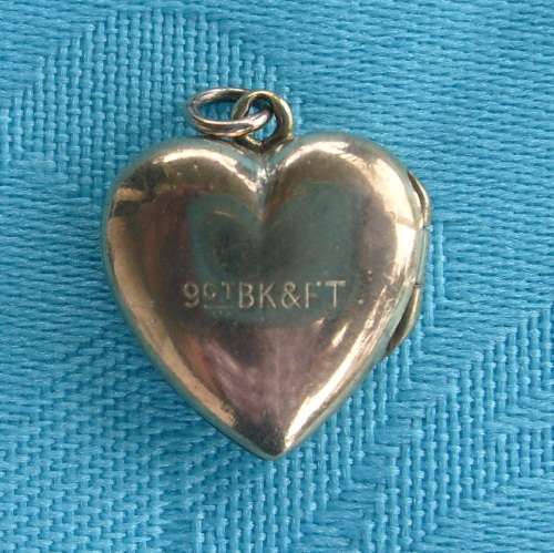 9 ct gold locket