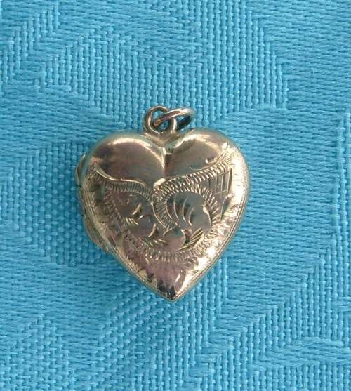9 ct gold locket