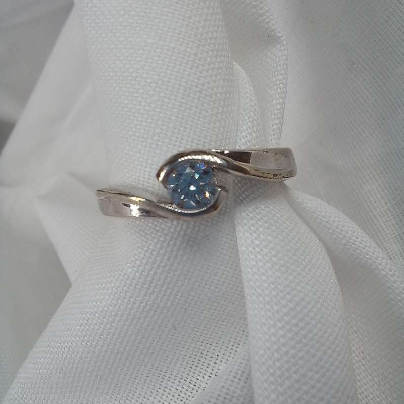 9ct White Gold and Diamond ring
