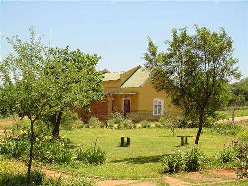 Weekend Holiday Accommodation Hartbeespoortdam/Skeerpoort 6 sleeper 3 bedroom