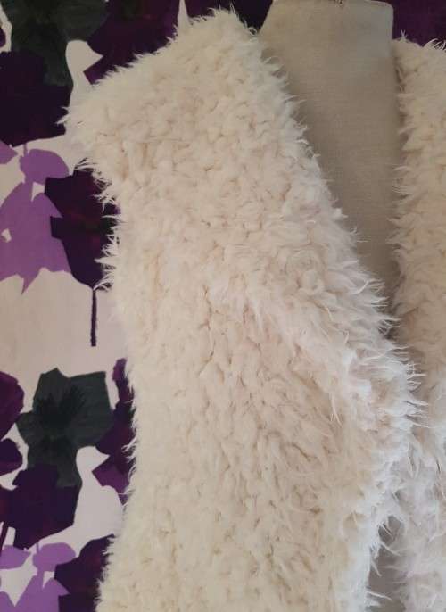 Faux/Fake Fur Off-white Gilet Size XS