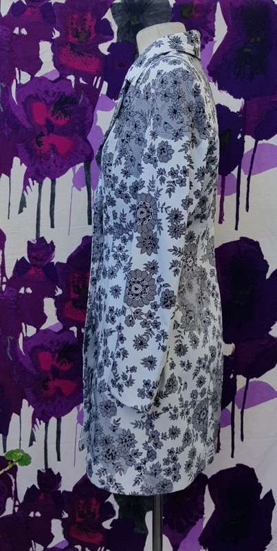 Ladies white and black light jacket/coat Size 10 by Foschini