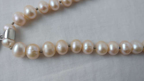 Pearl necklace with pendant