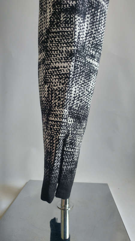 Witchery ladies black and white summer pants Size 10