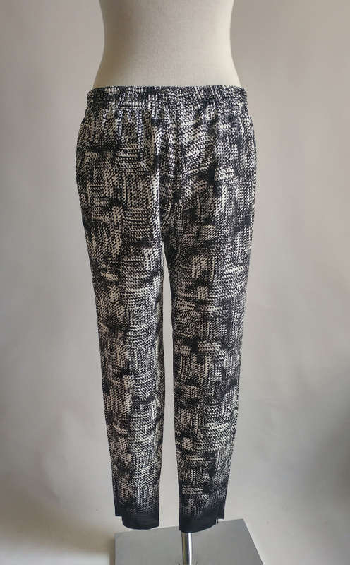 Witchery ladies black and white summer pants Size 10