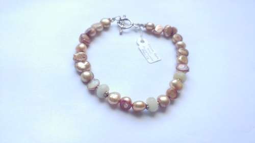 Chinese Jade and Freshwater Pearls Bracelet
