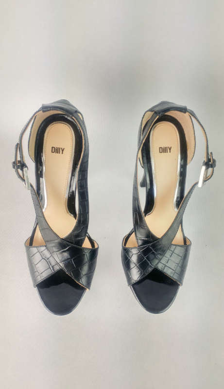DILLY Black Leather Platform Heels - Size 6