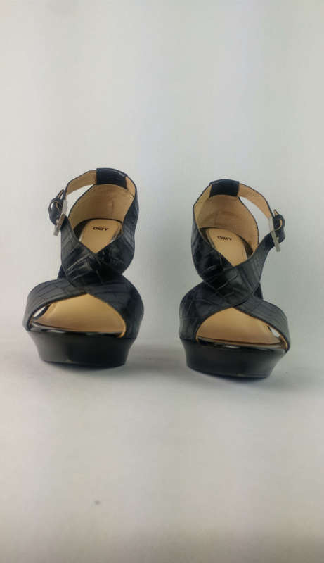 DILLY Black Leather Platform Heels - Size 6