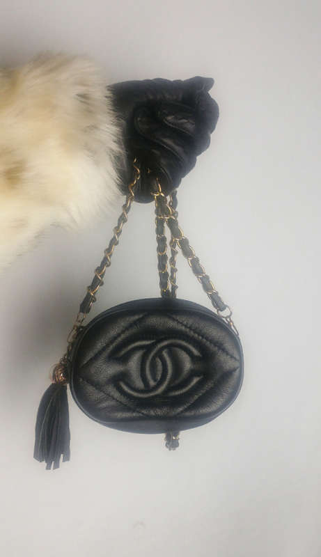 80s Style `Chanel` Oval Leather handbag
