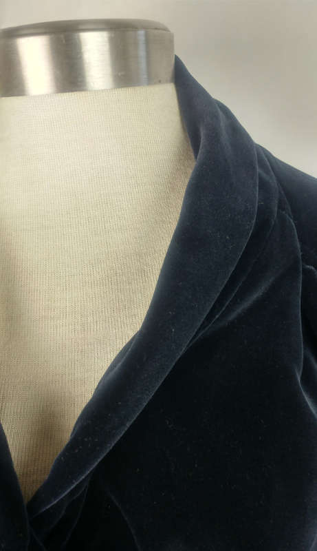 ESCADA -Vintage Midnight Blue Velvet Lounge Jacket - Size 14