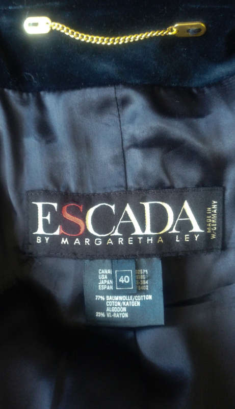ESCADA -Vintage Midnight Blue Velvet Lounge Jacket - Size 14