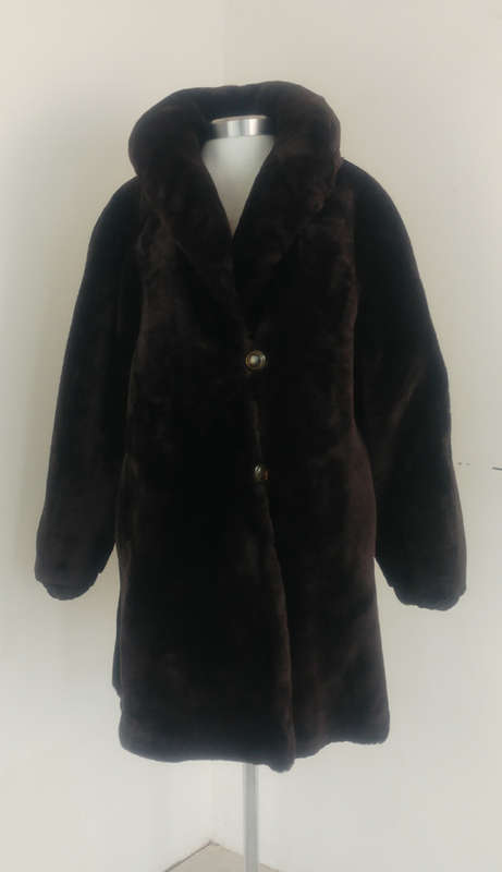 Vintage Italian Faux Fur Coat in Chocolate Brown - Size XXL