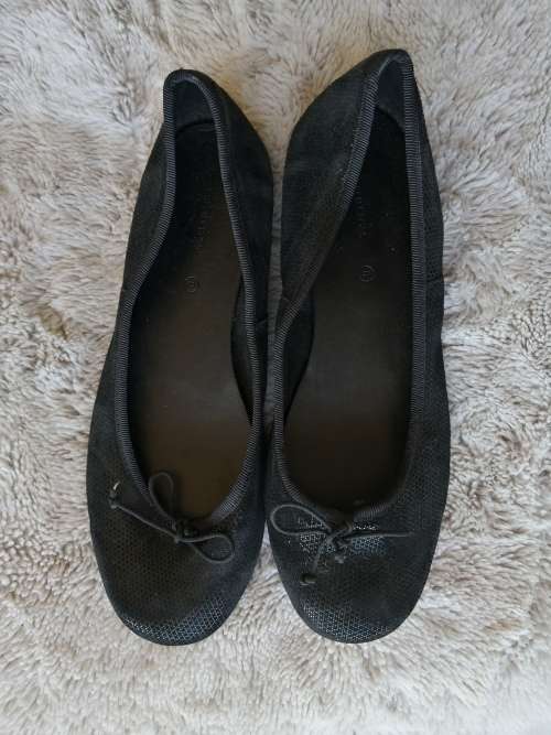 NEW Green Cross Black Flats - Size 8