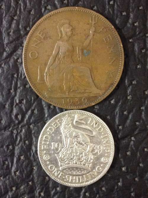 COLLECTION OF 2 GREAT BRITAIN COINS FROM 1939  -  0.500 SILVER 1 SHILLING & BRONZE 1 PENNY