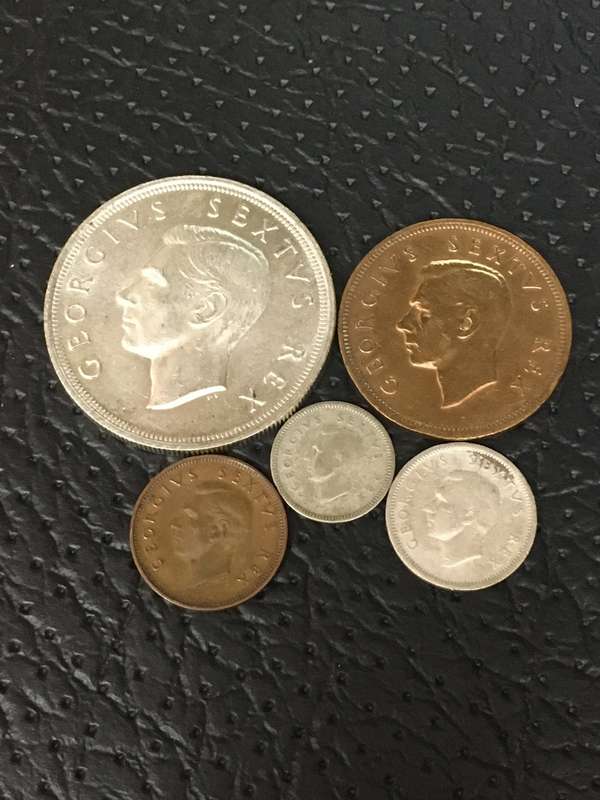 COLLECTION OF 5 UNION OF SOUTH AFRICA 1952 COINS (CROWN, 6D, 3D, 1D & 1/4D)
