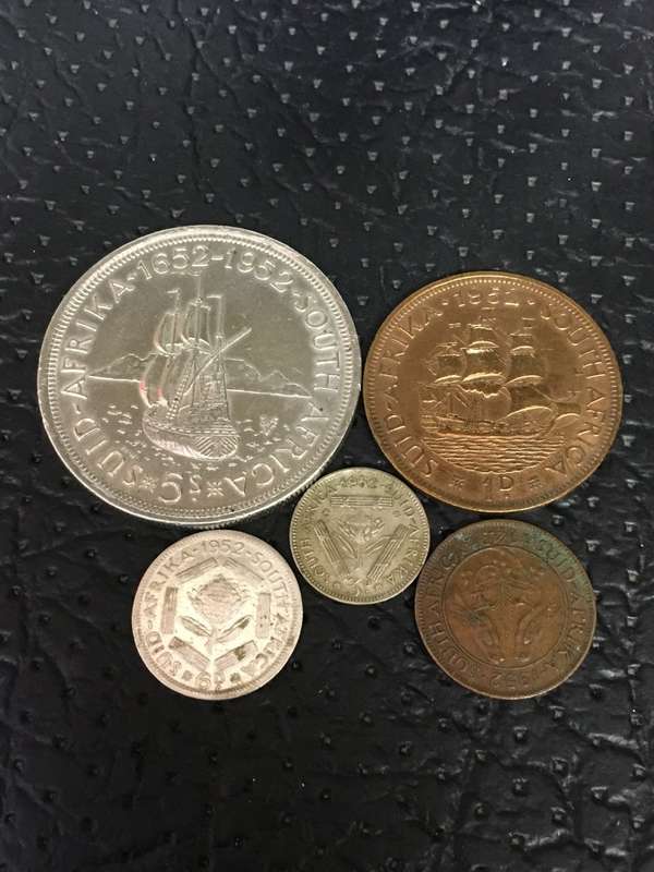 COLLECTION OF 5 UNION OF SOUTH AFRICA 1952 COINS (CROWN, 6D, 3D, 1D & 1/4D)