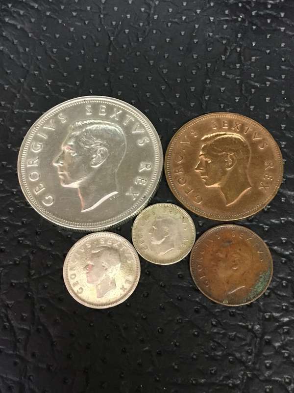 COLLECTION OF 5 UNION OF SOUTH AFRICA 1952 COINS (CROWN, 6D, 3D, 1D & 1/4D)