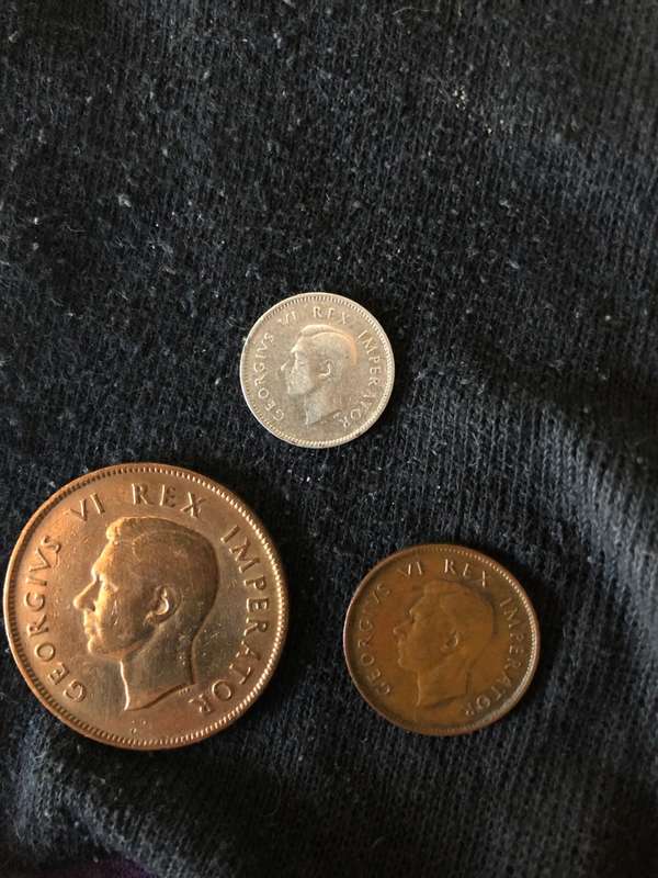 COLLECTION OF 3 UNION OF SOUTH AFRICA 1945 COINS (3D, 1D & 1/4D)