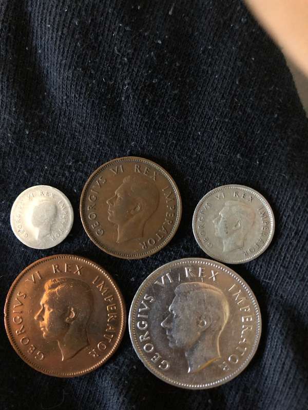 COLLECTION OF 5 UNION OF SOUTH AFRICA 1942 COINS (2 AND A HALF SHILLING, 6D, 3D, 1D & 1/2D)