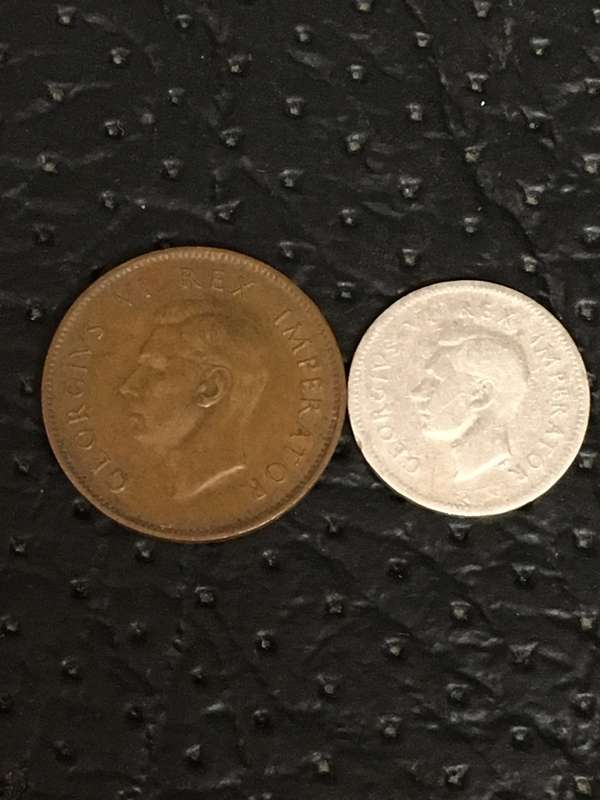 COLLECTION OF 2 UNION OF SOUTH AFRICA 1947 COINS (3D & 1/4D)