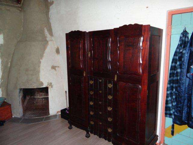 Beautifull imbuia/stinkwood antique wardrobe, bal & claw. see for more details below